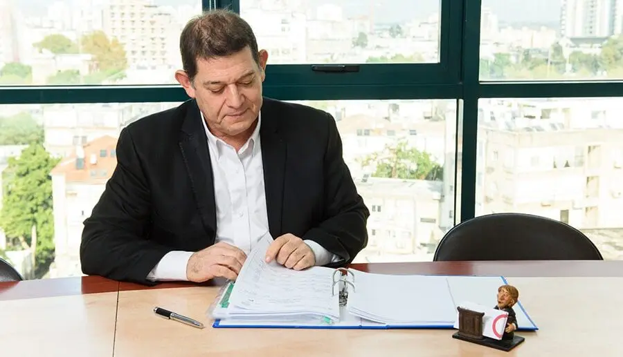 עורך דין אורי אהד